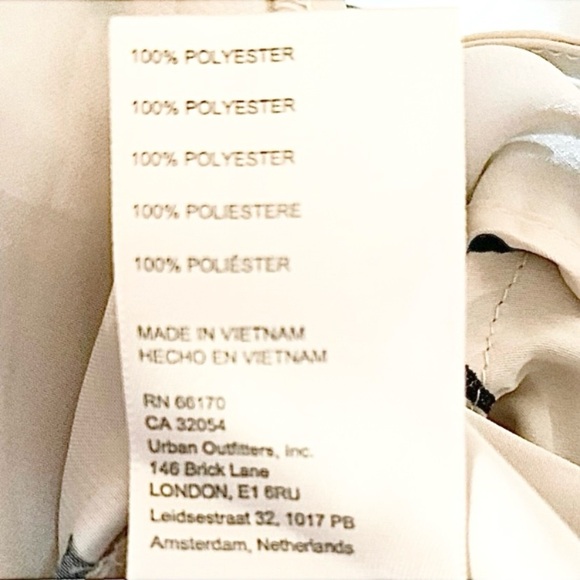 Free People Cassandra Floral-Print Off the Shoulder Top
Size Large - Picture 8 of 10